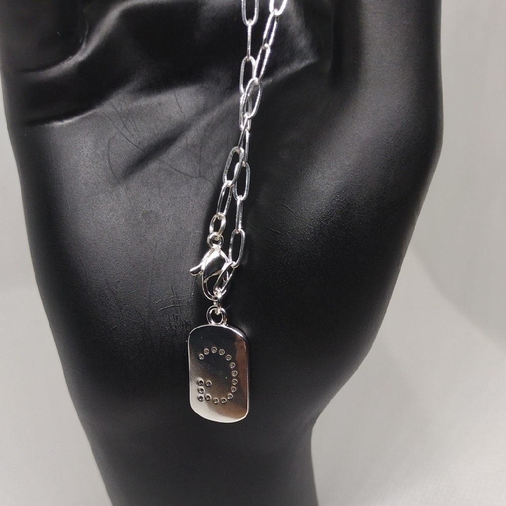 Elegant Silver Keychain with Stylish ‘G’ Pendant – Perfect Gift - Picture 2 of 3